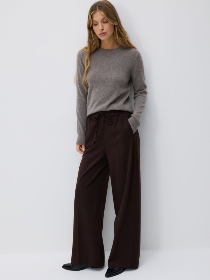 מכנסיים רחבים עם קפל