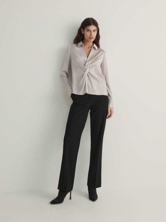 חולצה אלגנטית עם אלמנט קשר