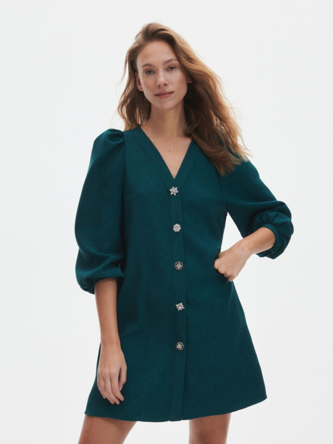 שמלה מעוצבת עם כפתורים