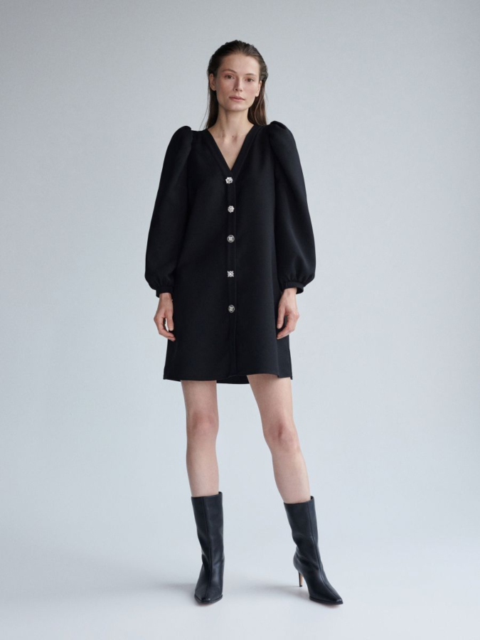 שמלה מעוצבת עם כפתורים