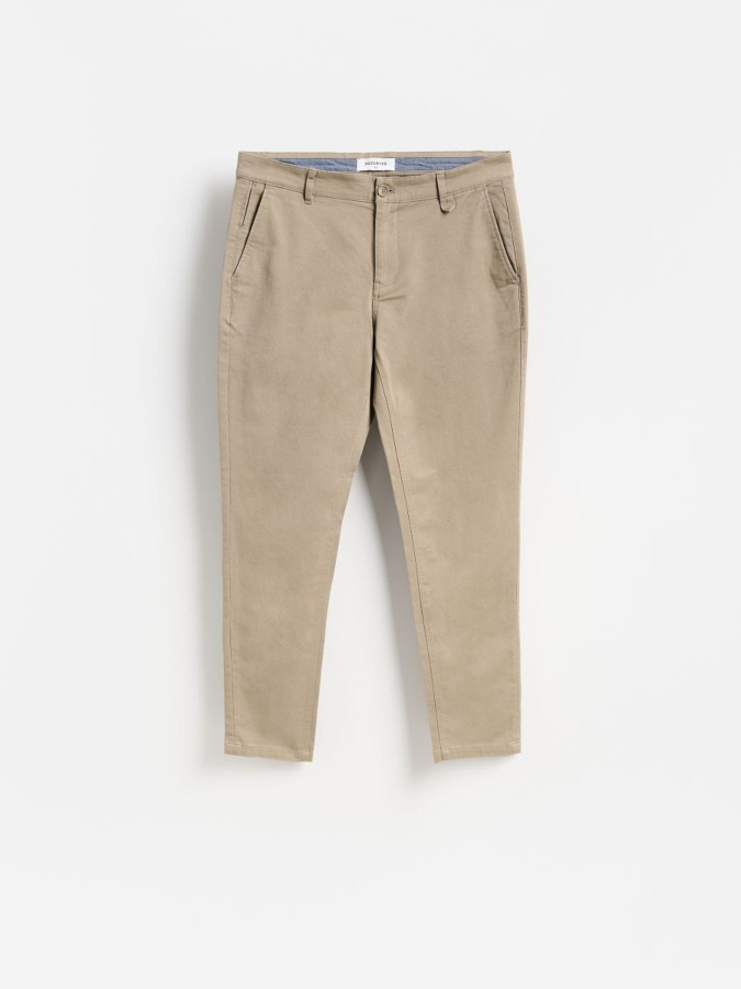 מכנסי צ'ינו בגזרת Slim Fit