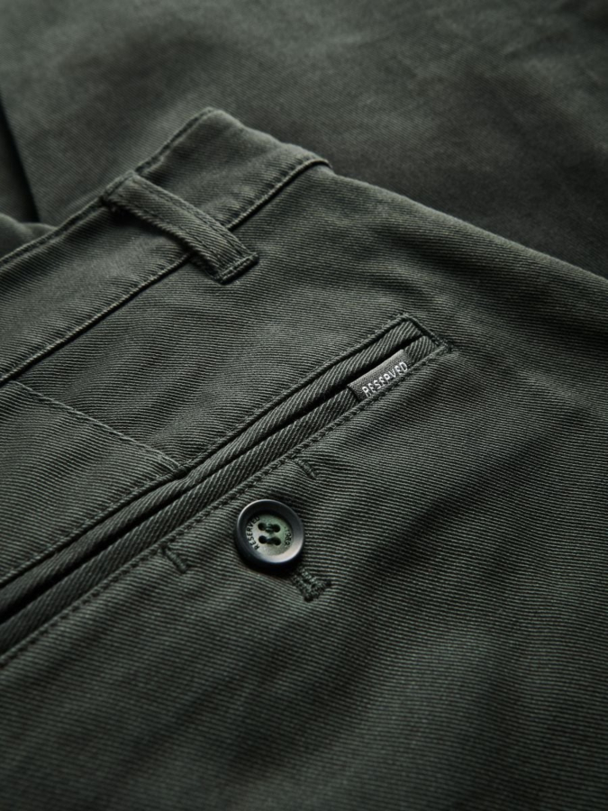 מכנסי צ'ינו בגזרת Slim Fit