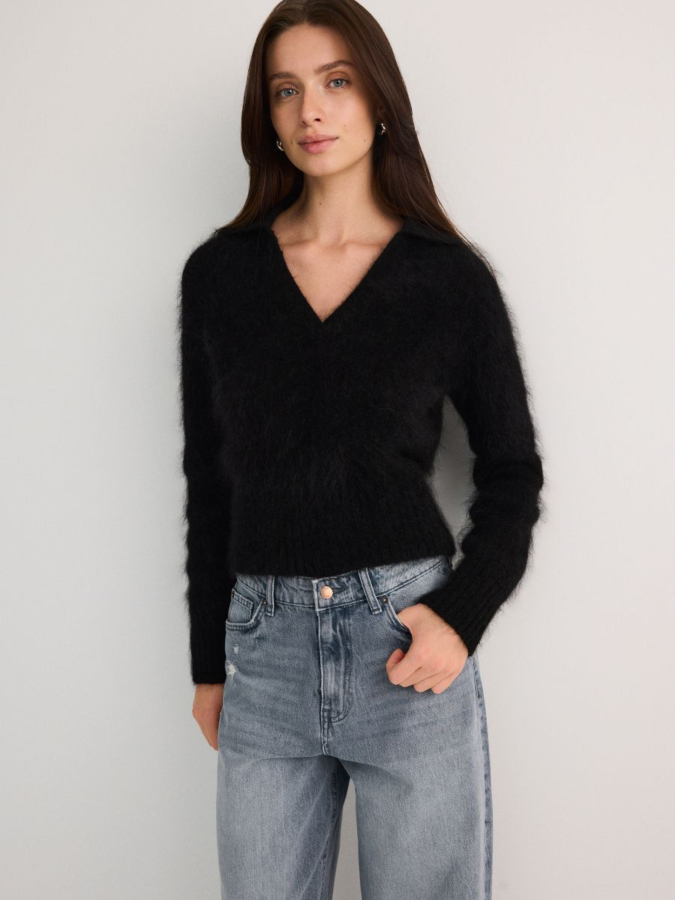 ג'ינס בגזרה רחבה עם קרעים