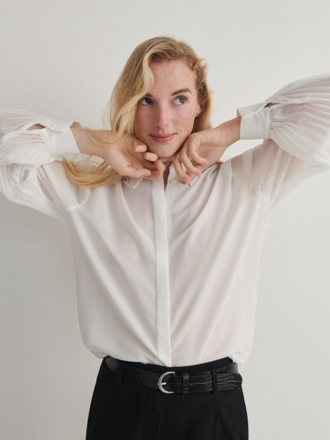 חולצה אלגנטית עם שרוולים מעוצבים