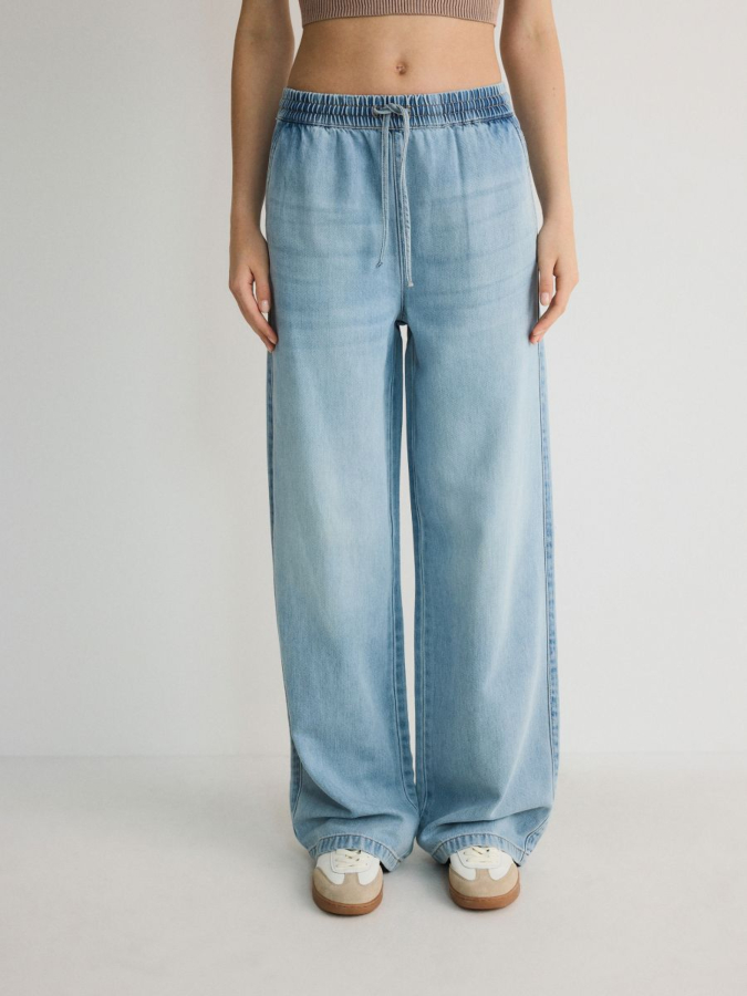 מכנסי ג'ינס גזרה רחבה