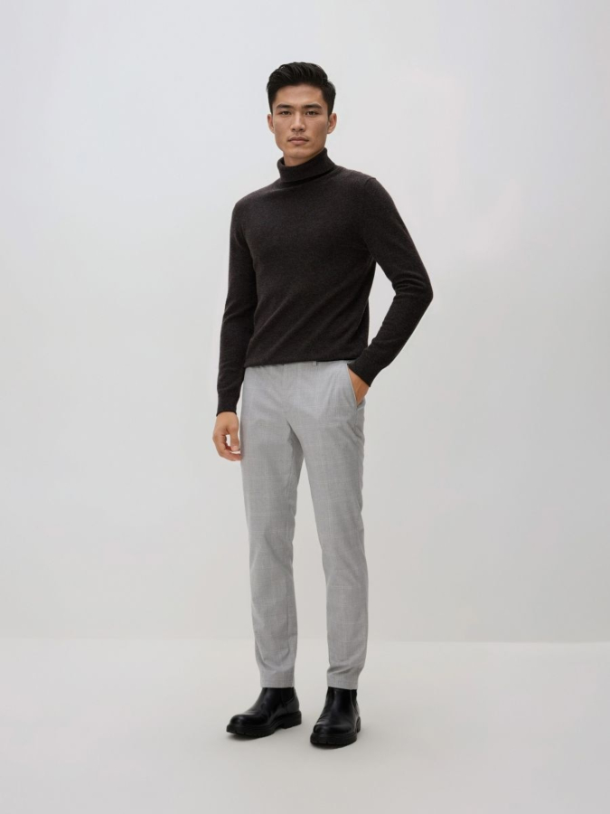 מכנסי צ'ינו בגזרת Slim Fit