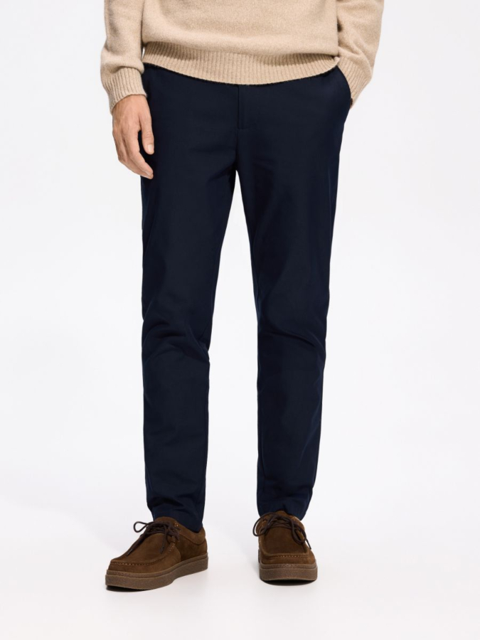 מכנסי צ'ינו בגזרת Slim Fit