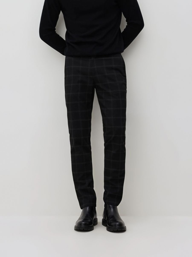 מכנסי צ'ינו בגזרת Slim Fit
