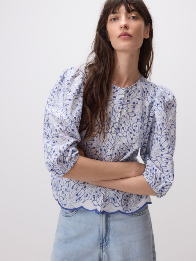 חולצה עם שרוולים נפוחים