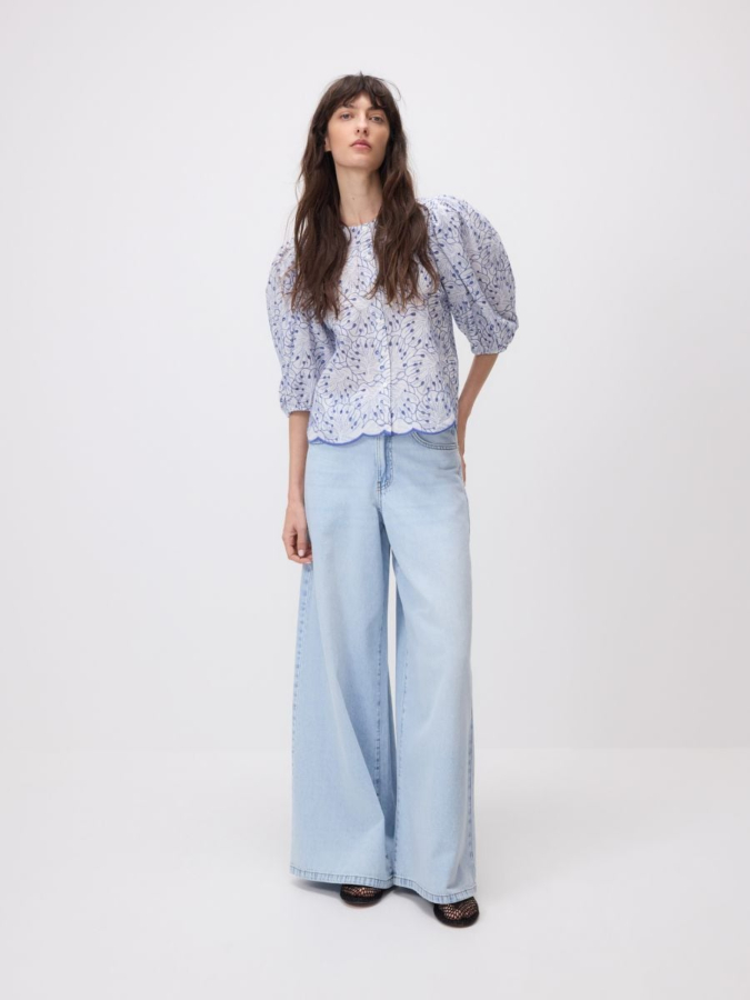 חולצה עם שרוולים נפוחים