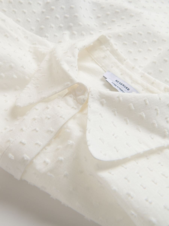 חולצה עם שרוולים נפוחים