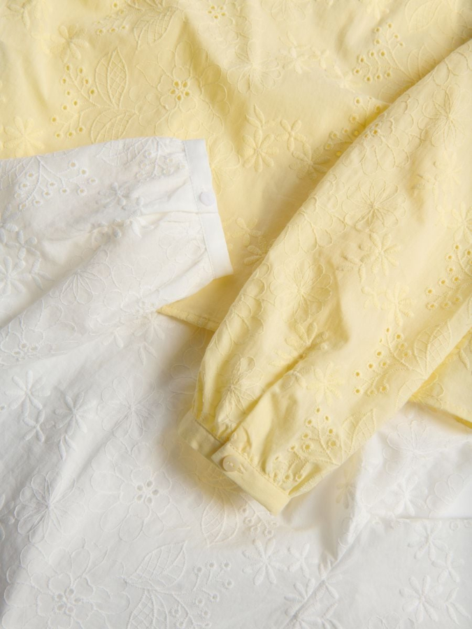 חולצה עם רקמה