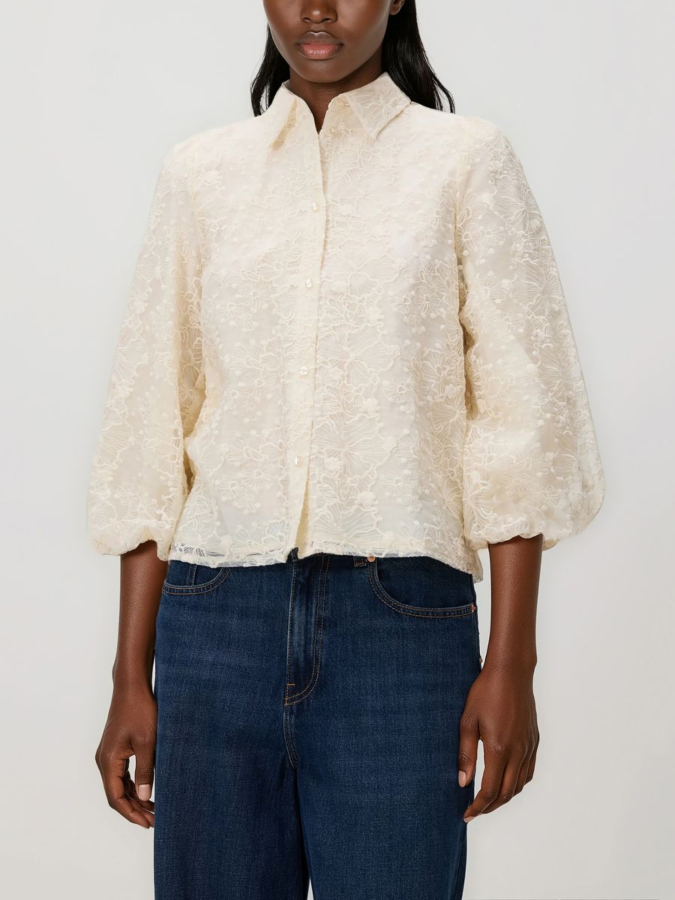 חולצה עם רקמה