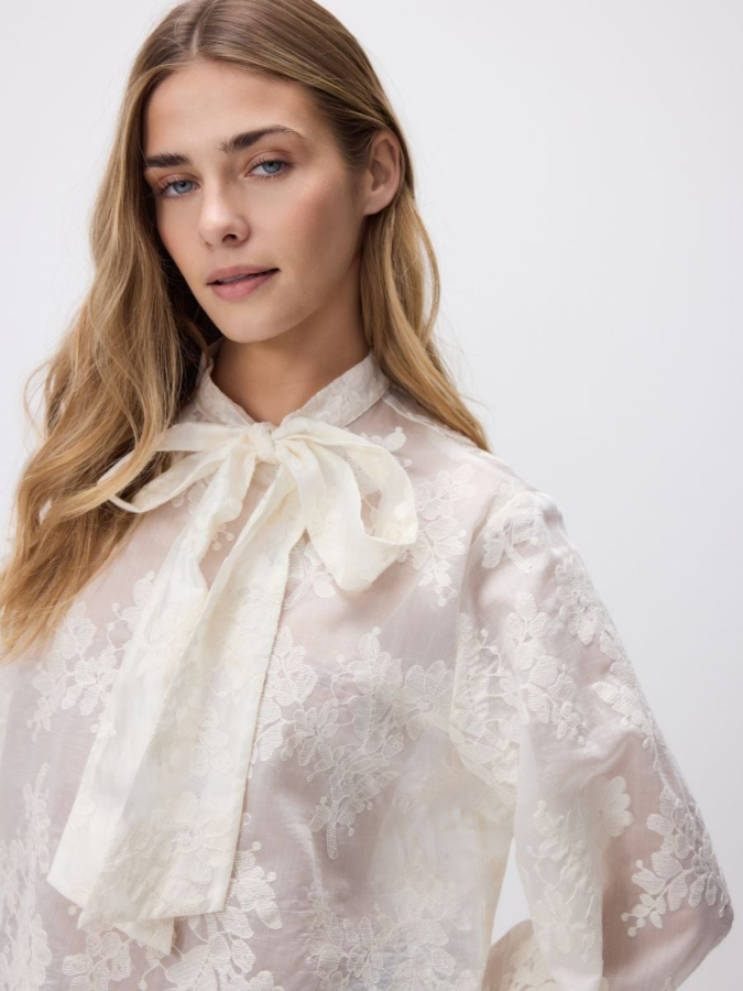 טופ מודל עם רקמה וקשירה