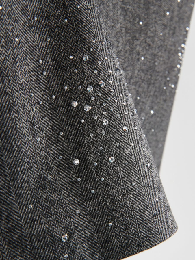 חצאית מיני עם עיטורי אבנים