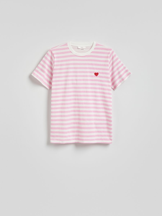 טי שירט עם רקמה עדינה