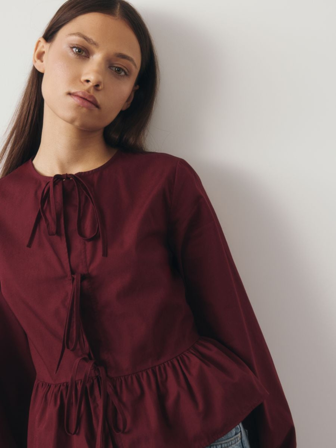 חולצת עם סיומת פפלום