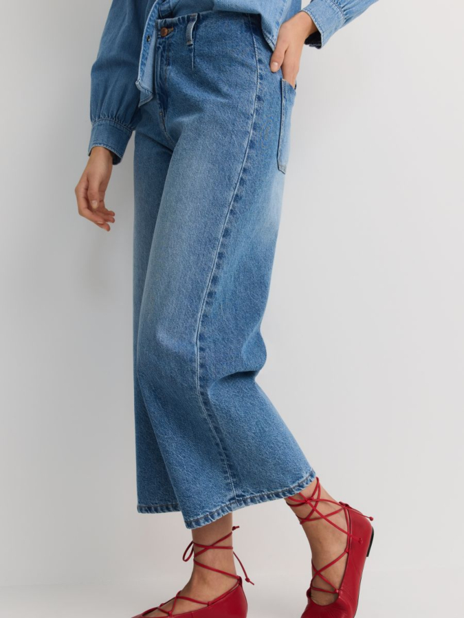 ג'ינס בגזרה רחבה גבוהה