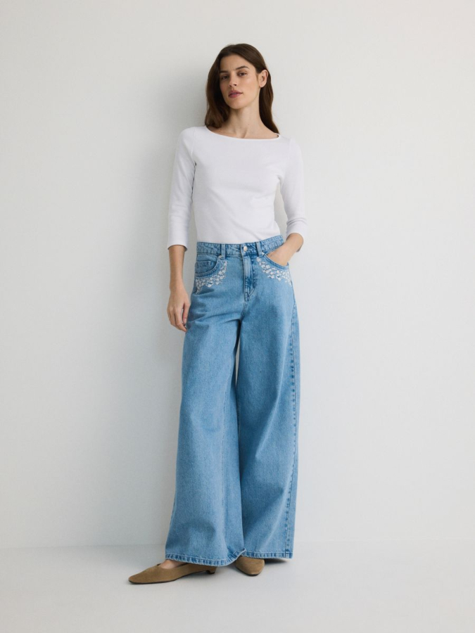 ג'ינס בגזרה רחבה פרחים