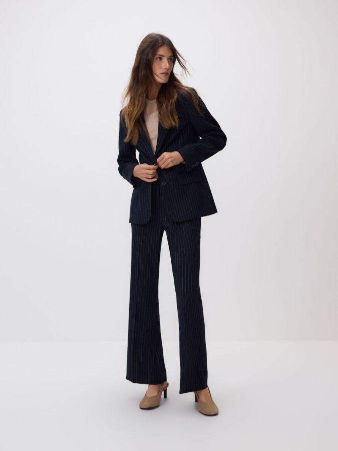 בלייזר פסים מחויט