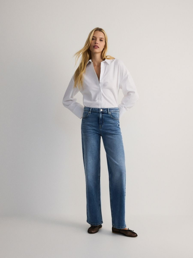 ג'ינס בגזרה ישרה