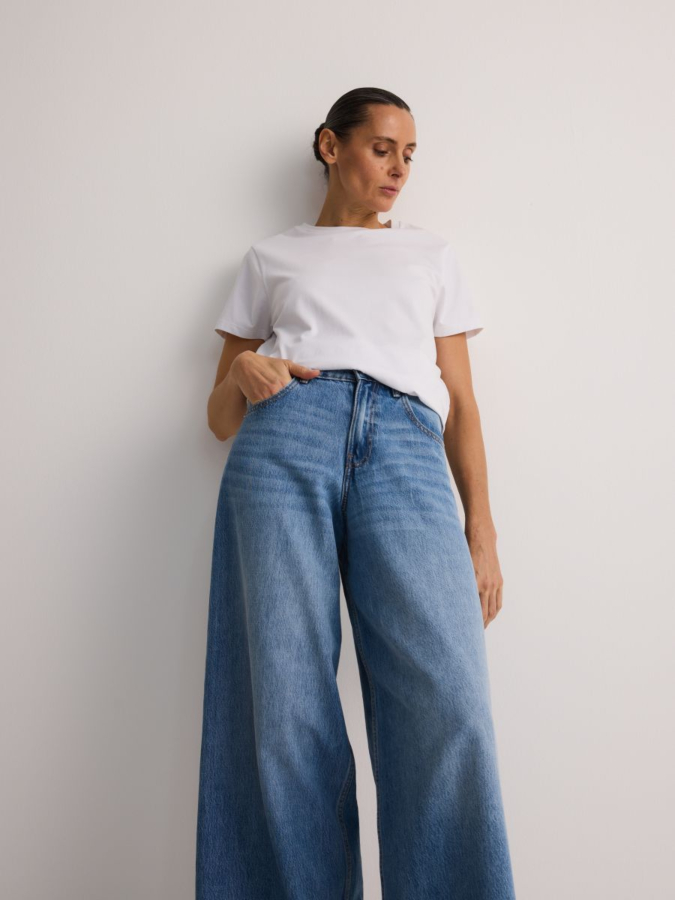 מכנסי ג'ינס בגזרה רחבה