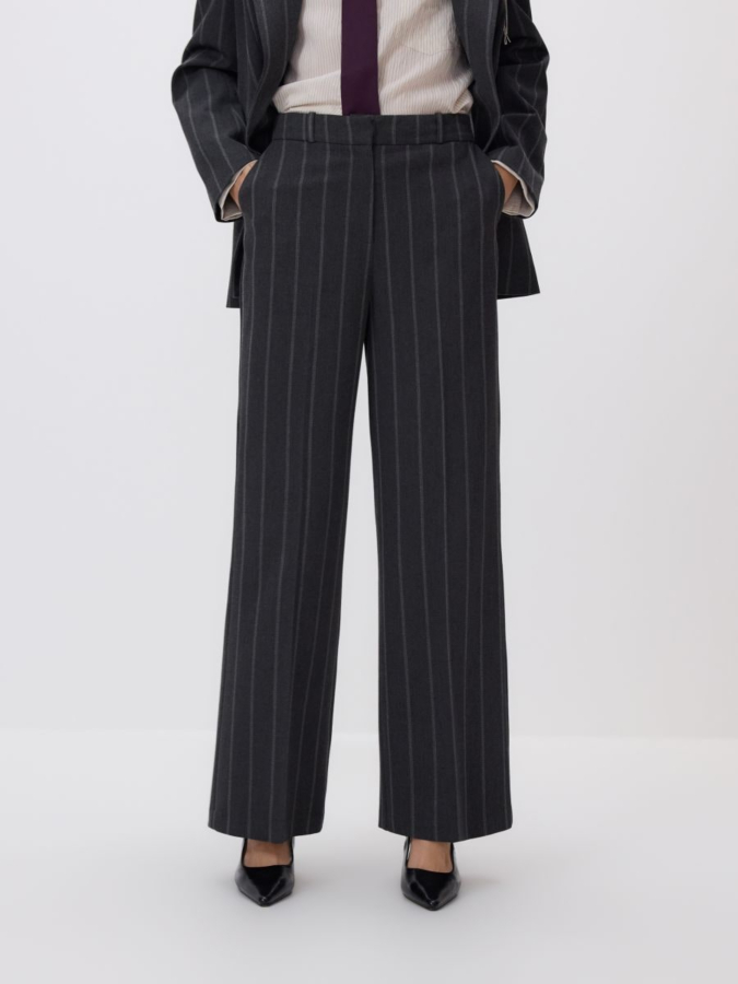 מכנסיים בגזרה ישרה