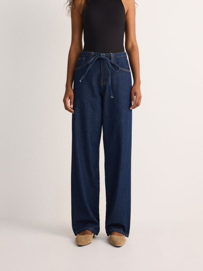 מכנסי ג'ינס ארוכים עם קשירה