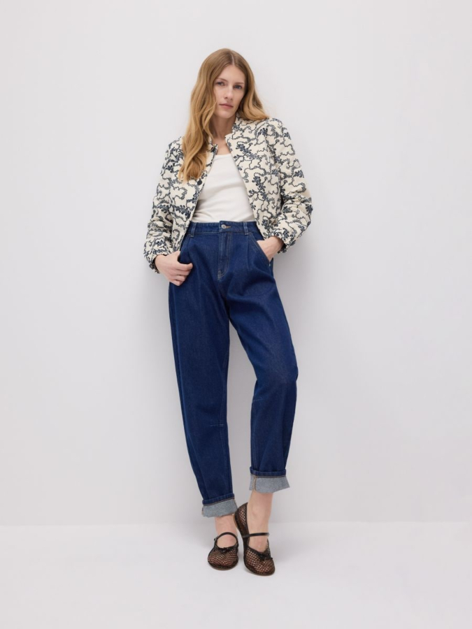 מכנסי ג'ינס בגזרת בלון