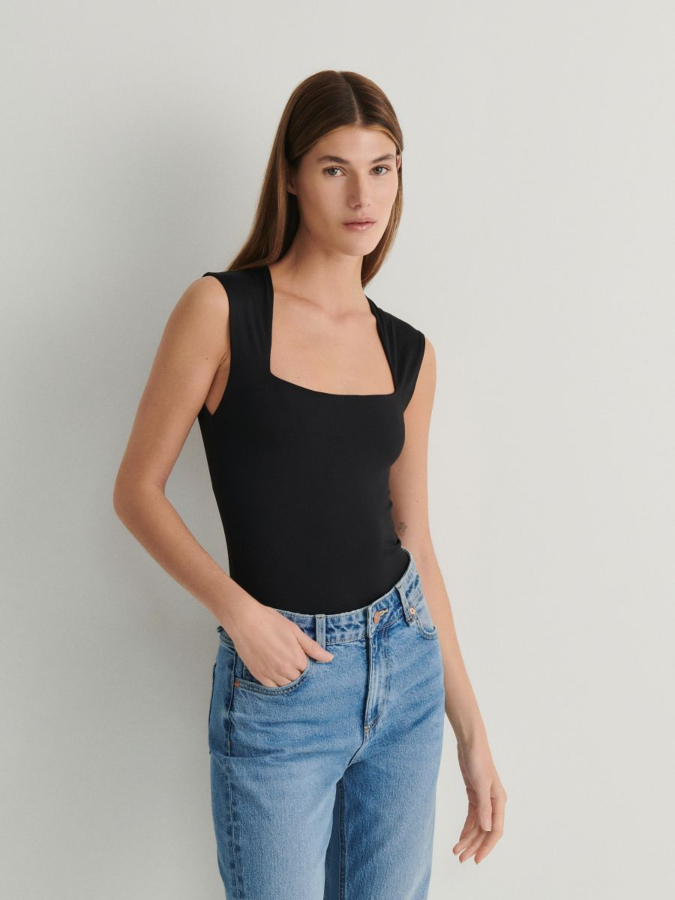 בגד גוף צמוד רצועות