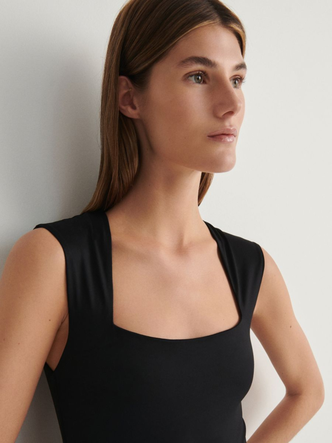 בגד גוף צמוד רצועות