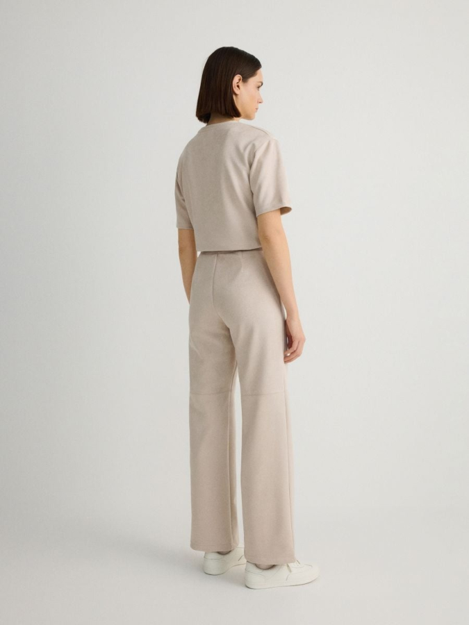 מכנסיים רחבים עם תפר