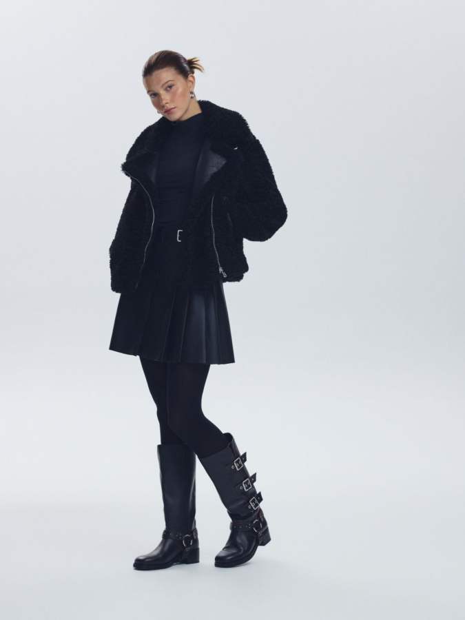 חולצת בייסיק עם צווארון גולף