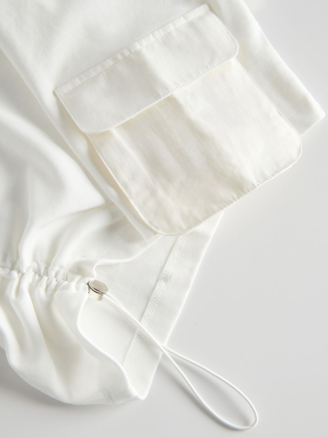 טי קצרה עם כיס