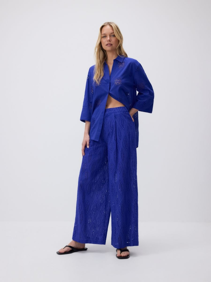 מכנסיים עם תחרה