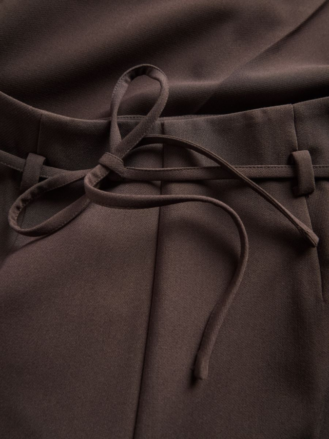 מכנסיים רחבים עם קשירה במותן