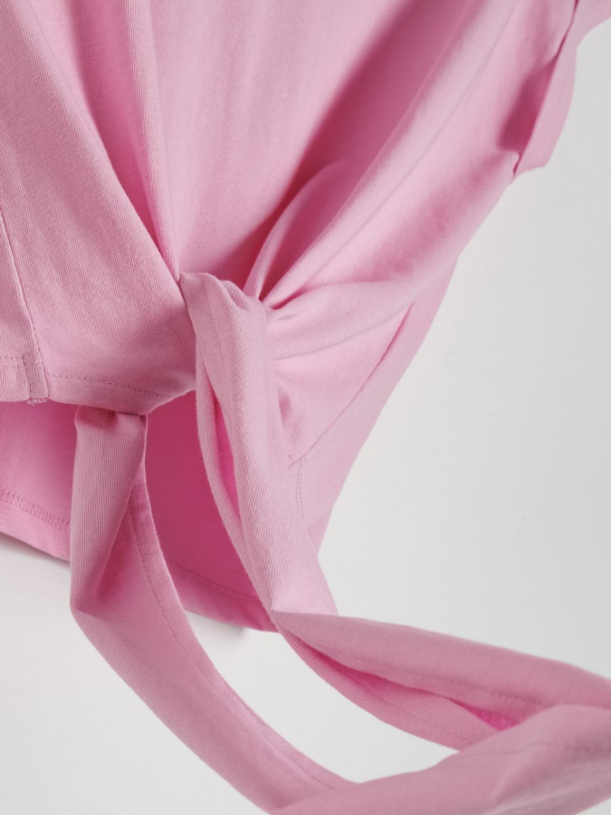 חולצת טי עם קשירה