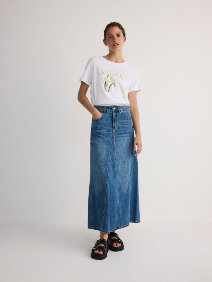 חולצת טי עם דפוס