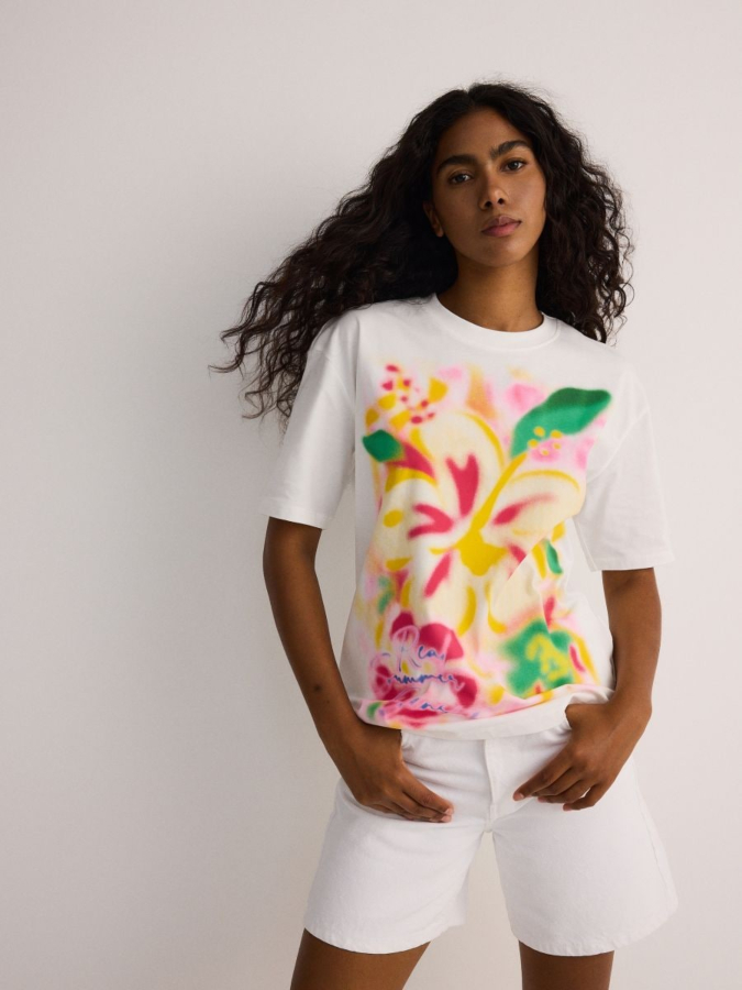 טי שירט עם הדפס