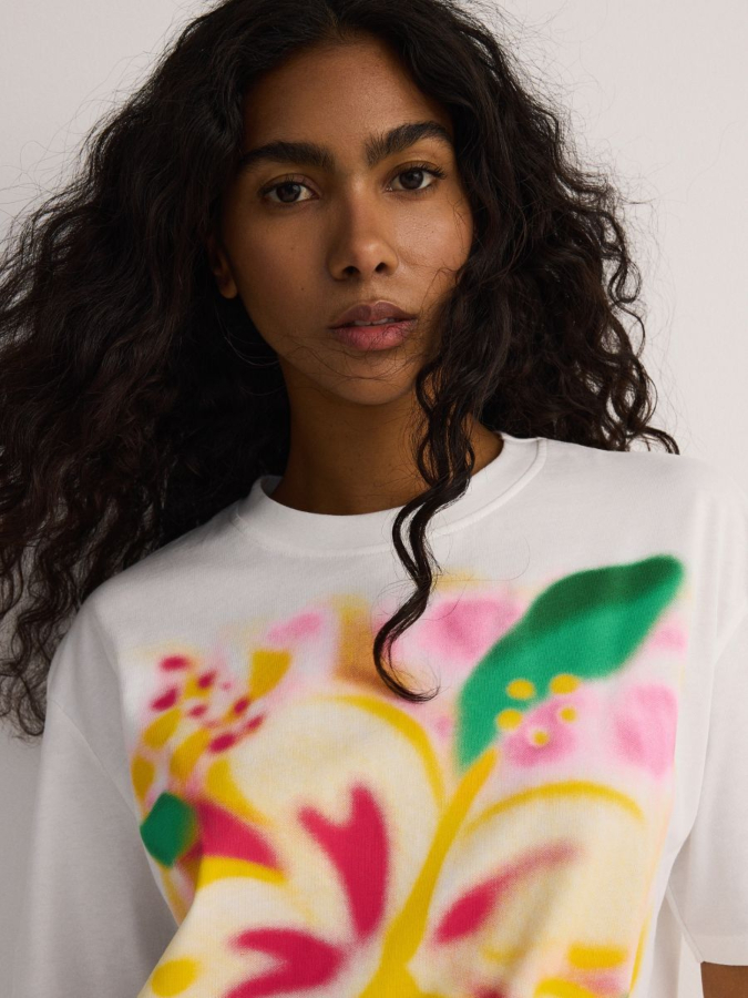 טי שירט עם הדפס