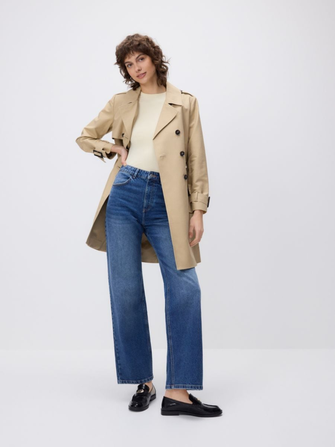 טי-שירט כותנה בגזרה צמודה.