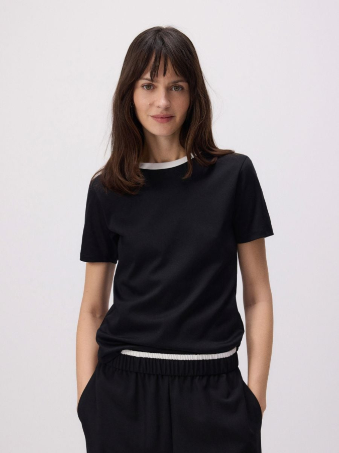 טי שירט עם גימור ניגודי