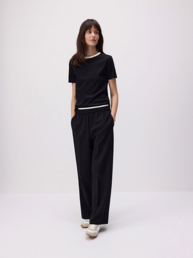 טי שירט עם גימור ניגודי