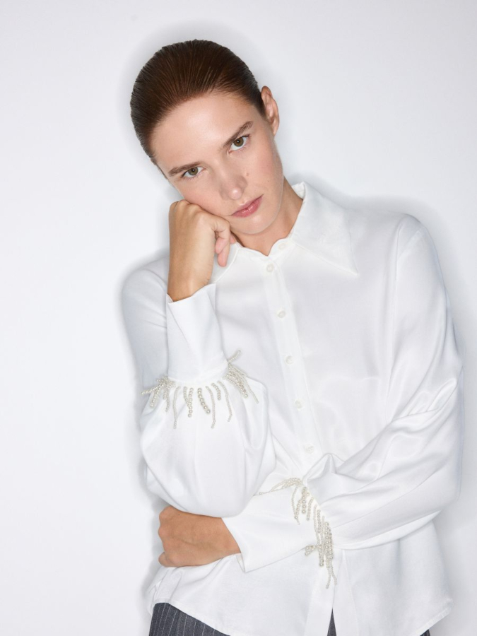 חולצת כפתורים עם דיטיילס בחפתים